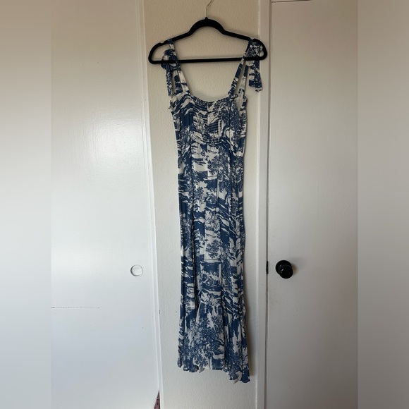 Blue & White Chinoiserie Patterned Dress by Reformation - Picture 6 of 12